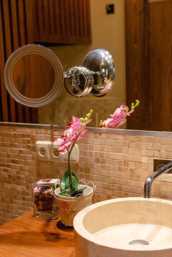 Sleep In Historic Puerta Elvira Apartment Granada Ngoại thất bức ảnh